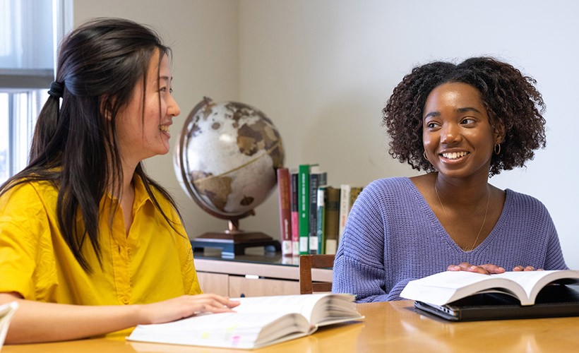 Two students discuss in a seminar class.